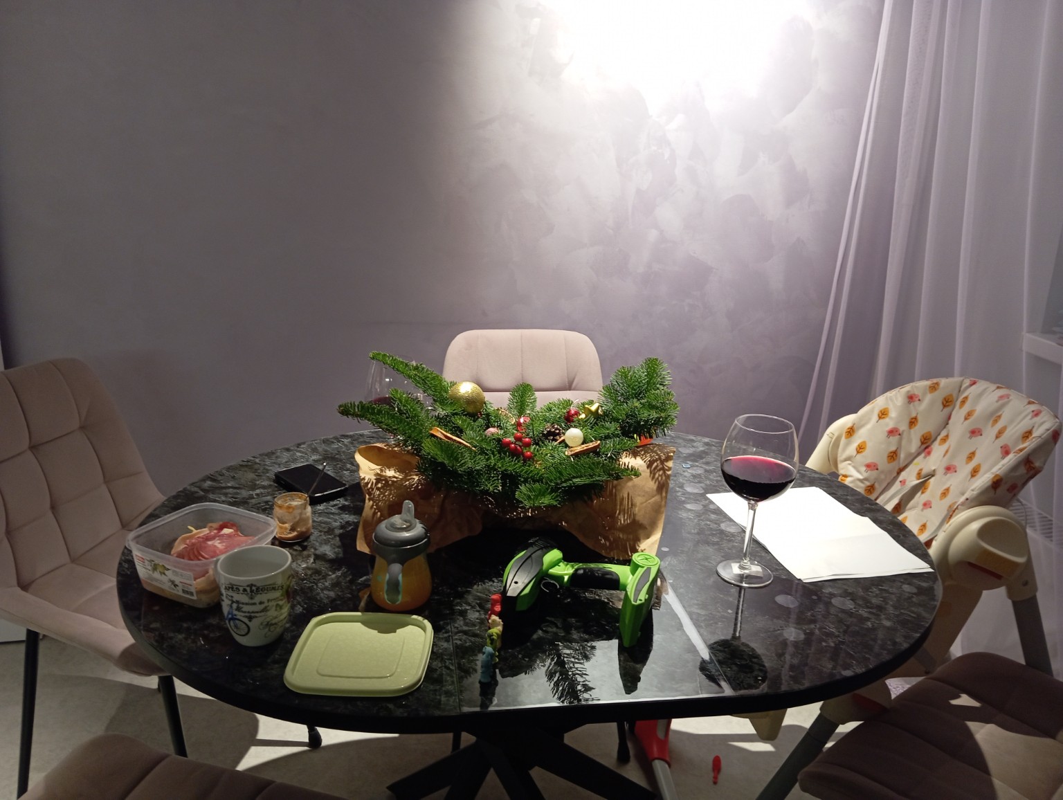 Изображение задачи: Реши задачу: Как будет выглядит стол в белом вариа