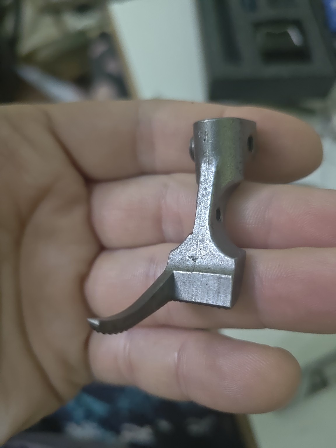 Изображение задачи: Для каких швов предназначена данная лапка?