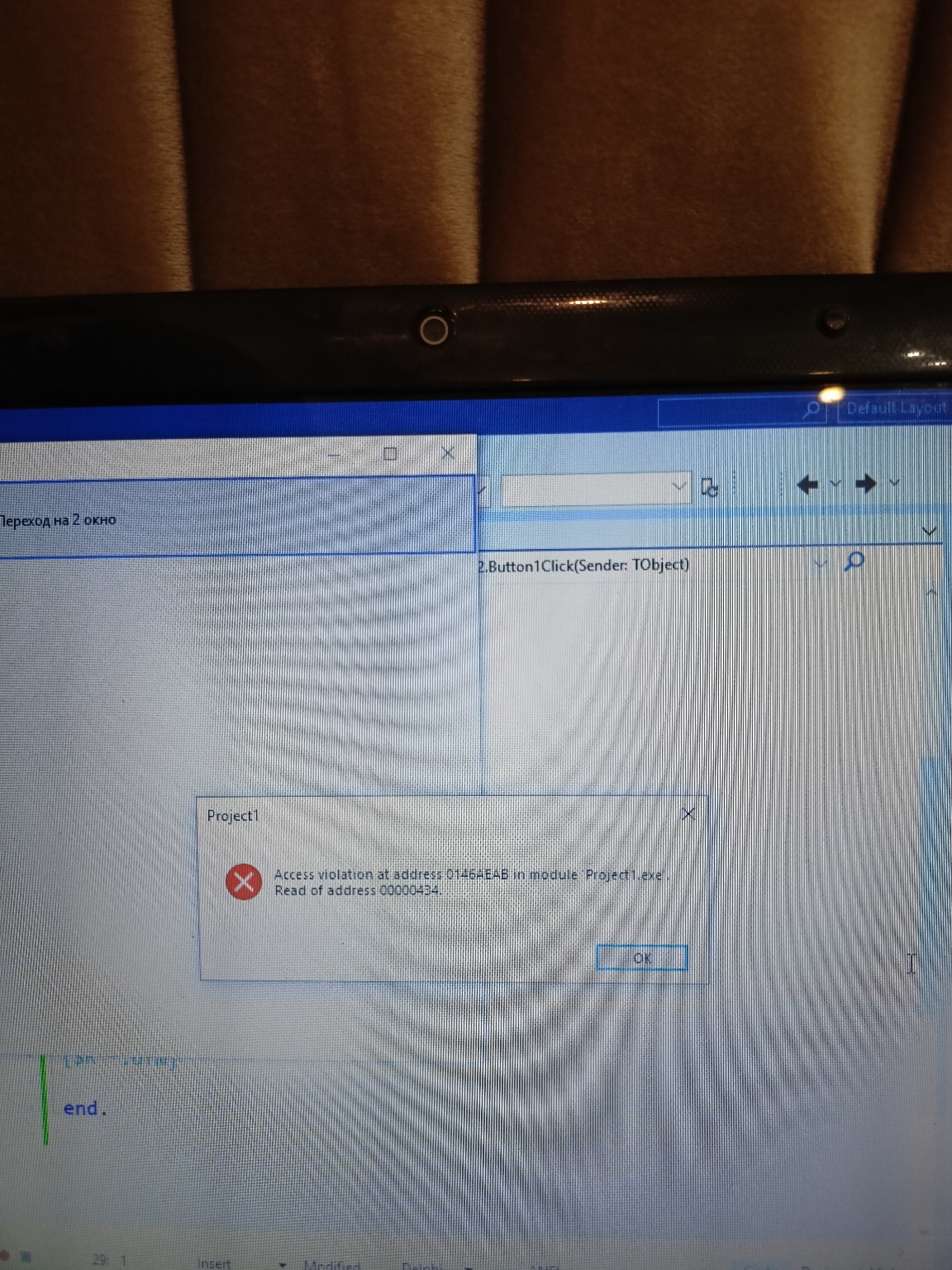 Изображение задачи: Напиши код так чтоб при нажатии на кнопку открывал