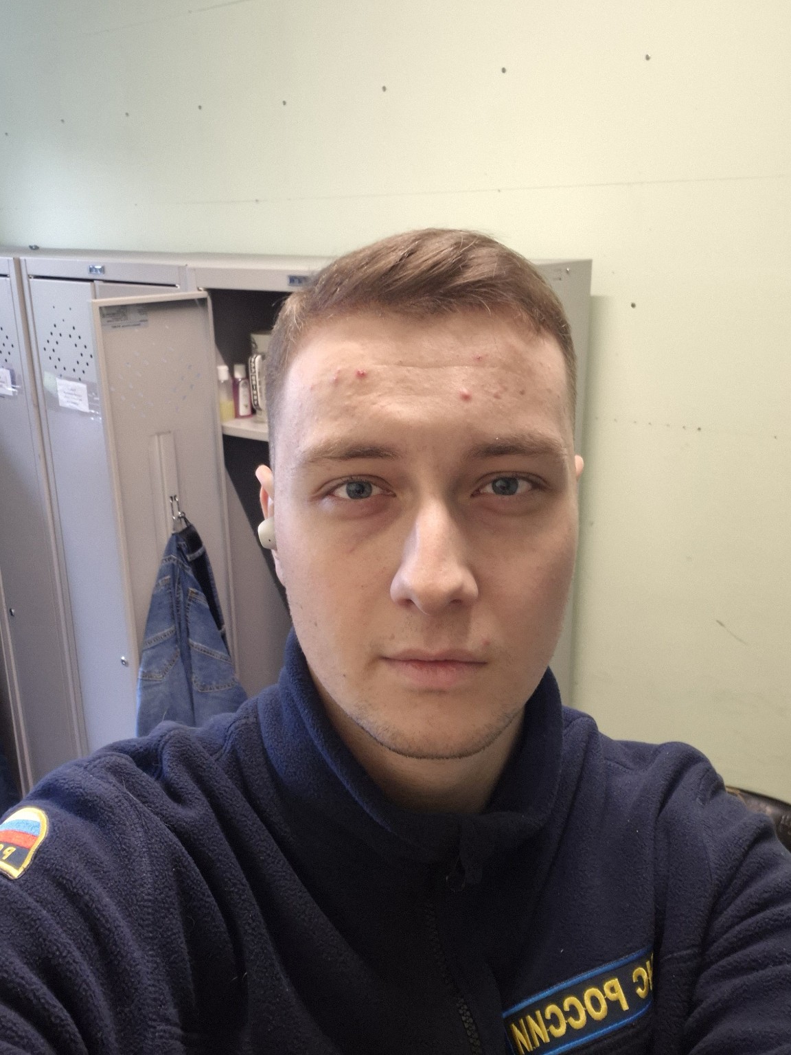 Изображение задачи: Реши задачу: Черно-белая кинематографичная фотогра