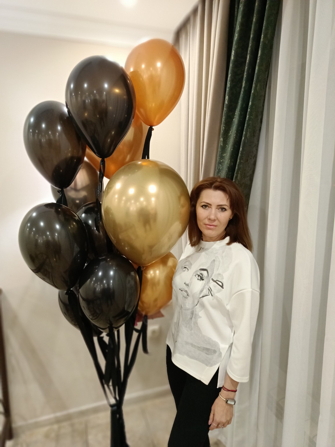 Изображение задачи: Реши задачу: Сделать открытку с натпесью .
С днём 