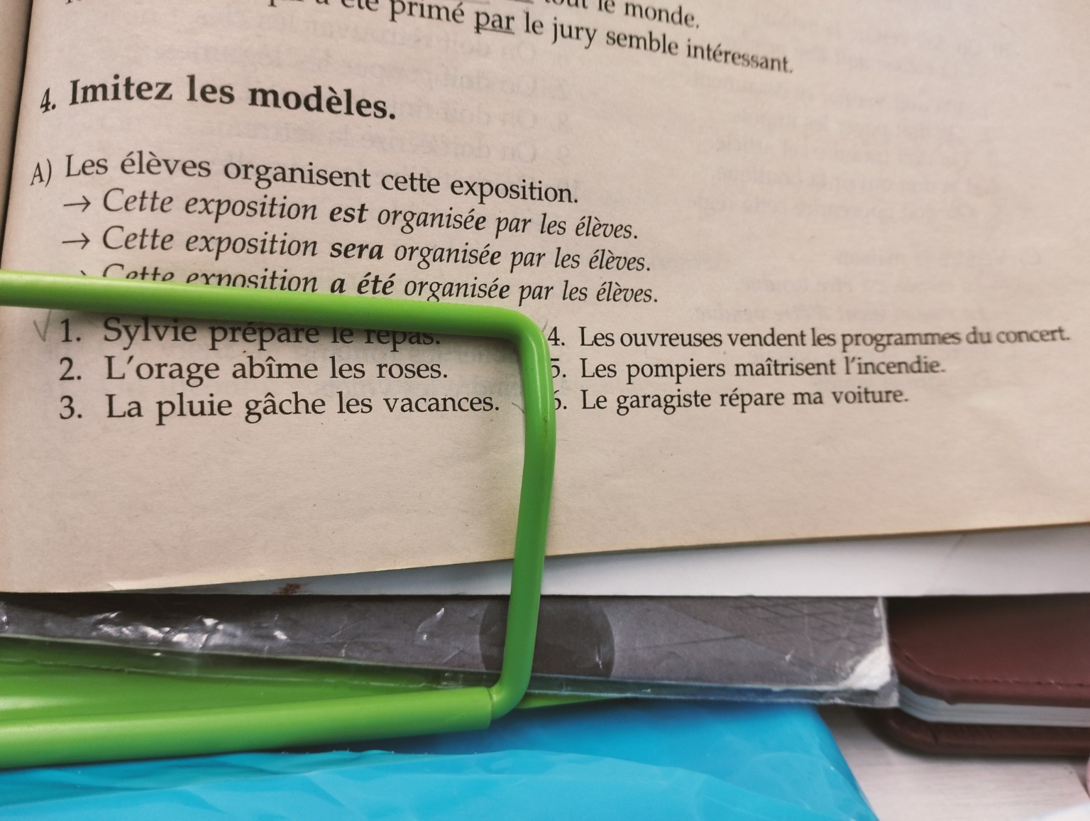 Изображение задачи: Реши задачу: Выполнить упражнение на французском