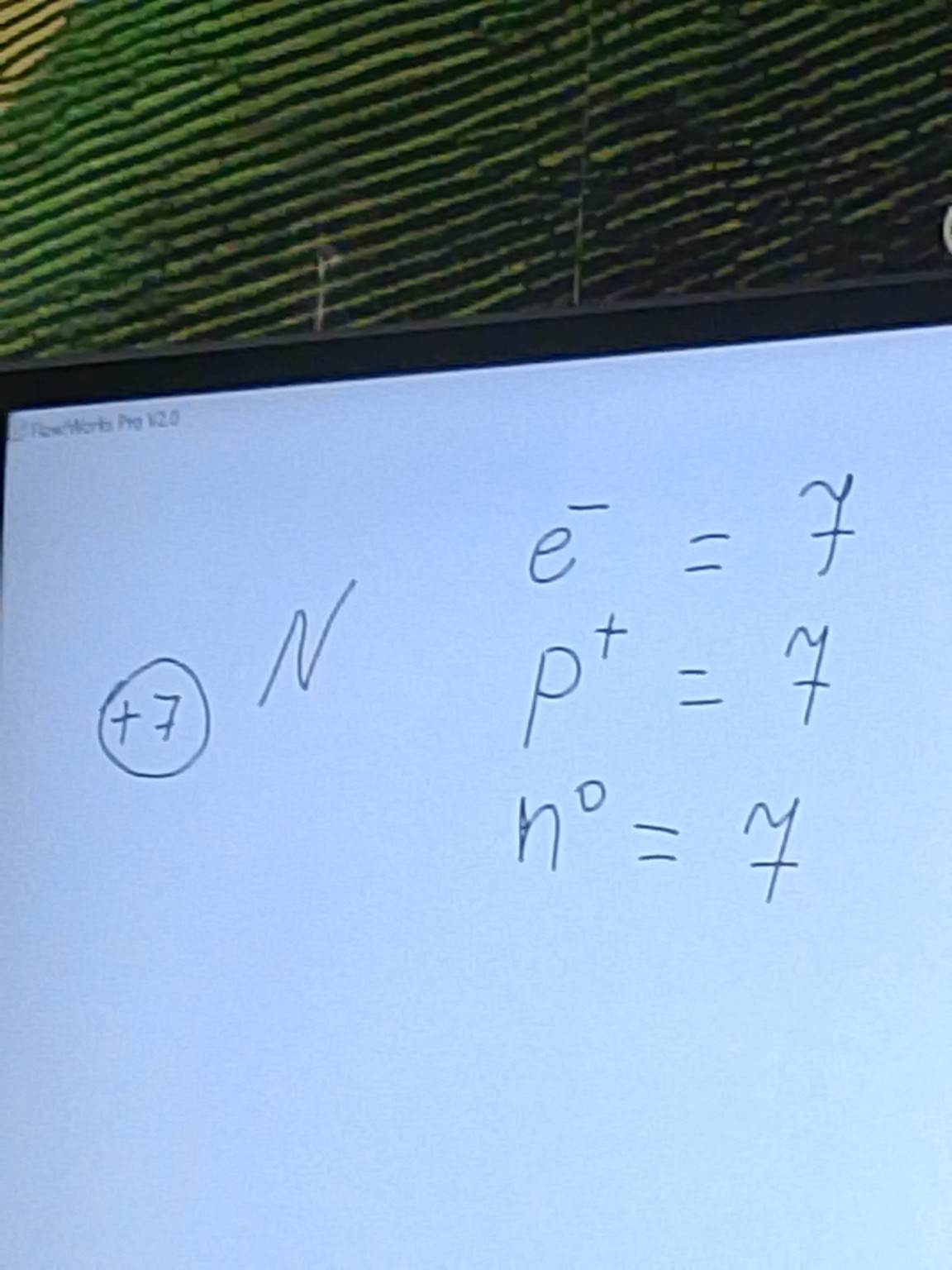 Изображение задачи: Разложи 10 химических элементов в таблице Менделее