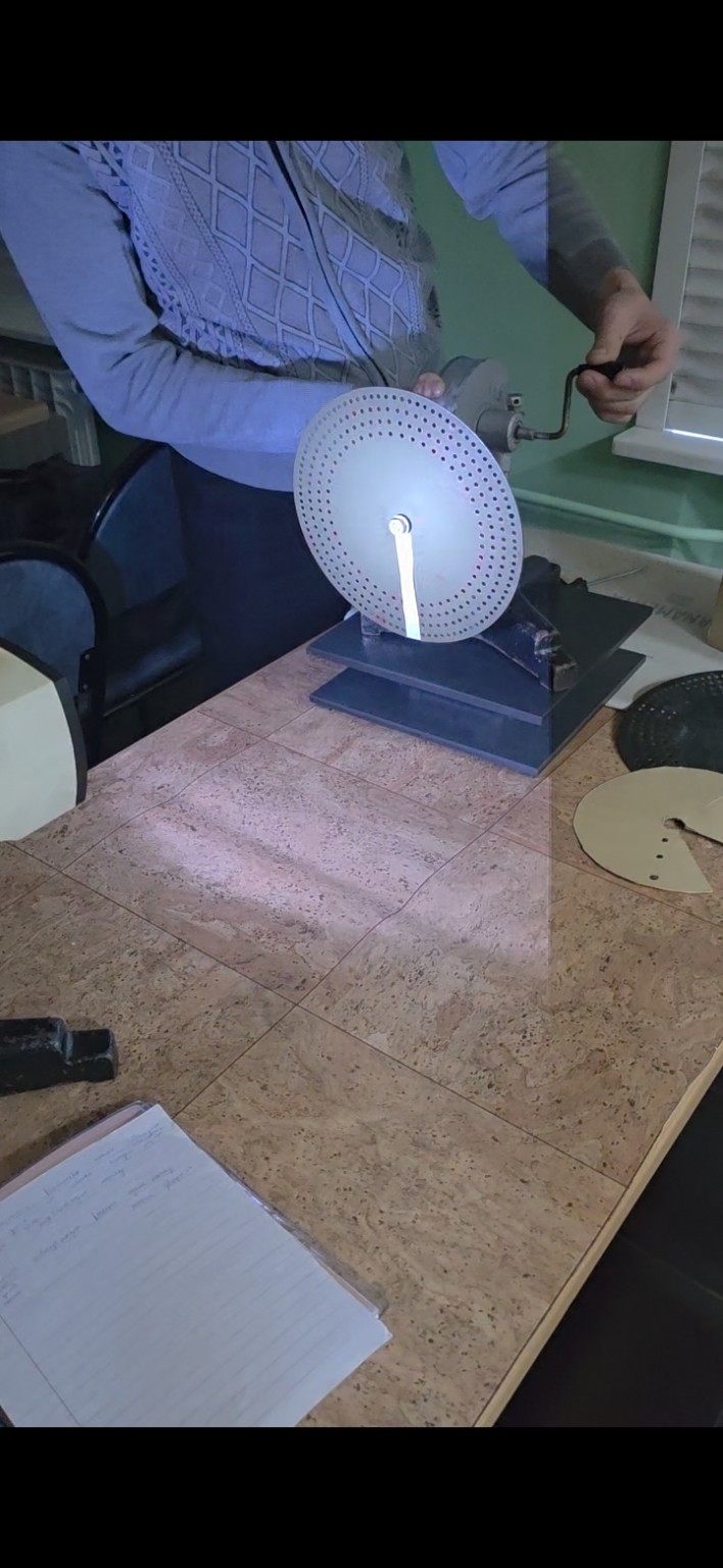 Изображение задачи: Реши задачу: Название:стробоскопический эффект.
За