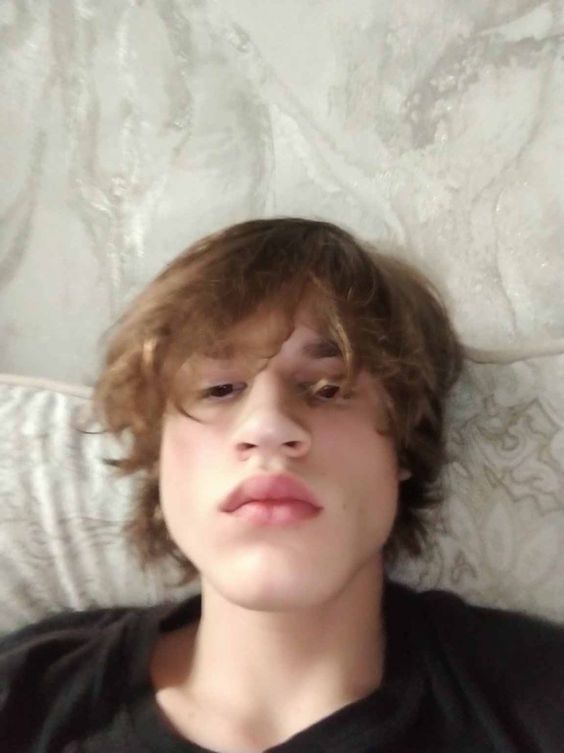 Изображение задачи: Реши задачу: какая причёска подойдёт под этот тип 