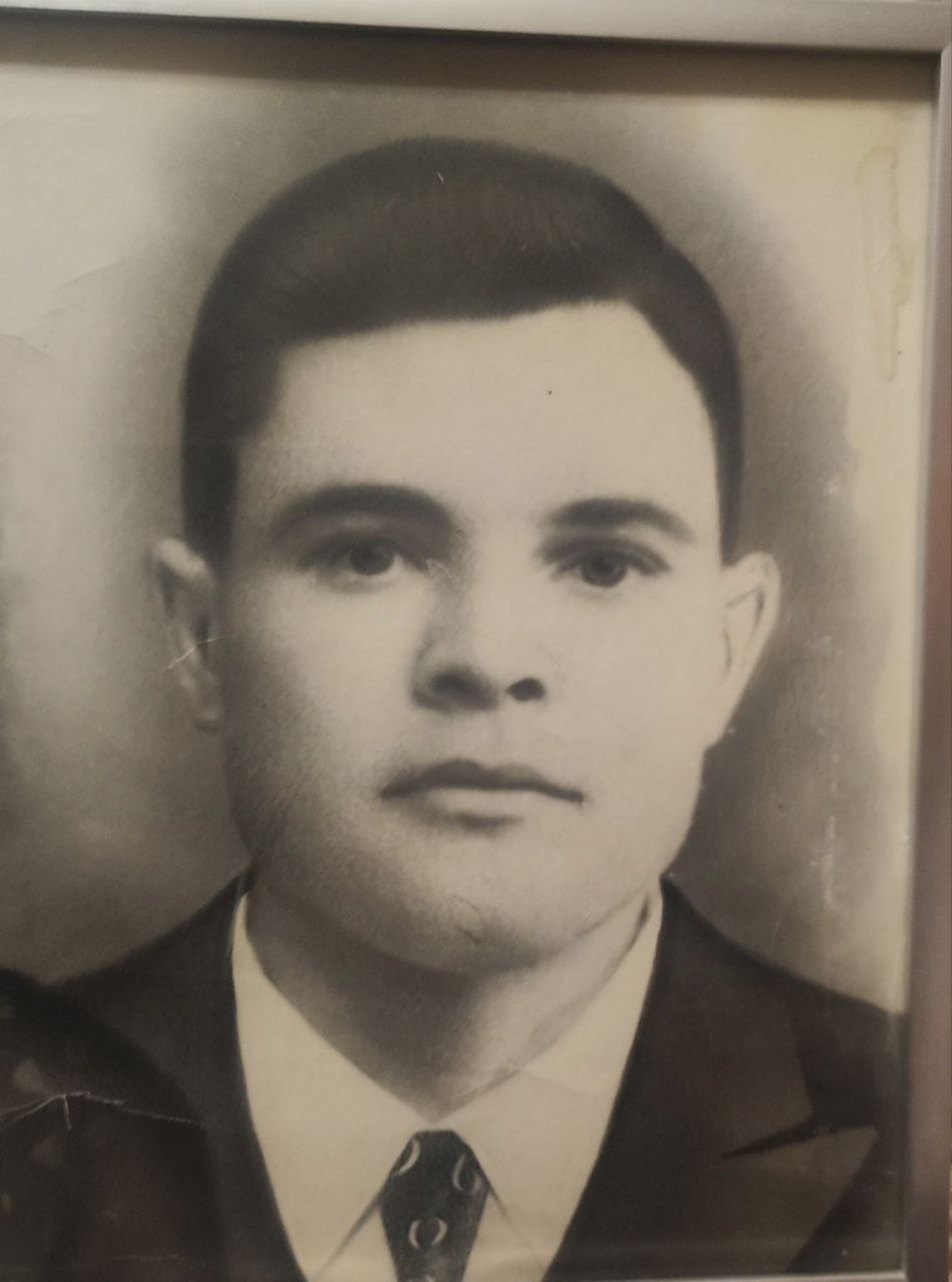 Изображение задачи: Какой национальности этот человек