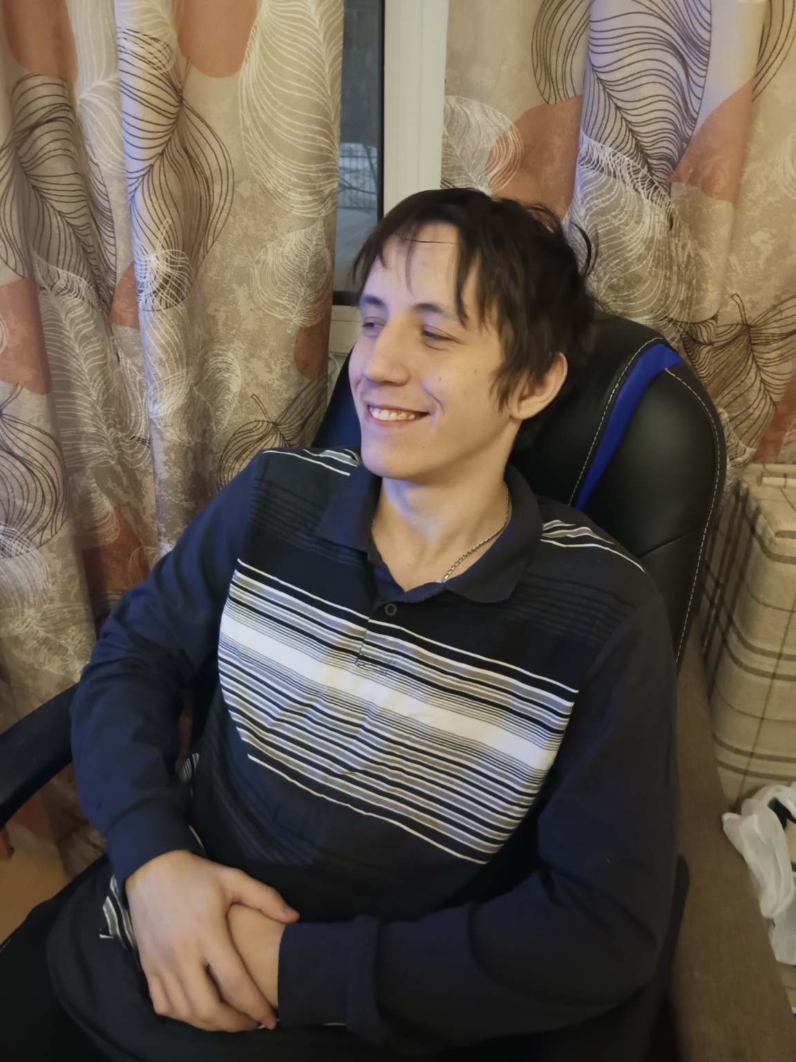 Изображение задачи: Реши задачу: Сгенерируй рядом девушку которая мне