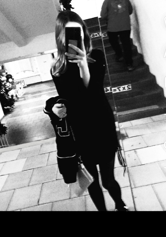 Изображение задачи: Реши задачу: Сделай так что я на улице и вокруг сн