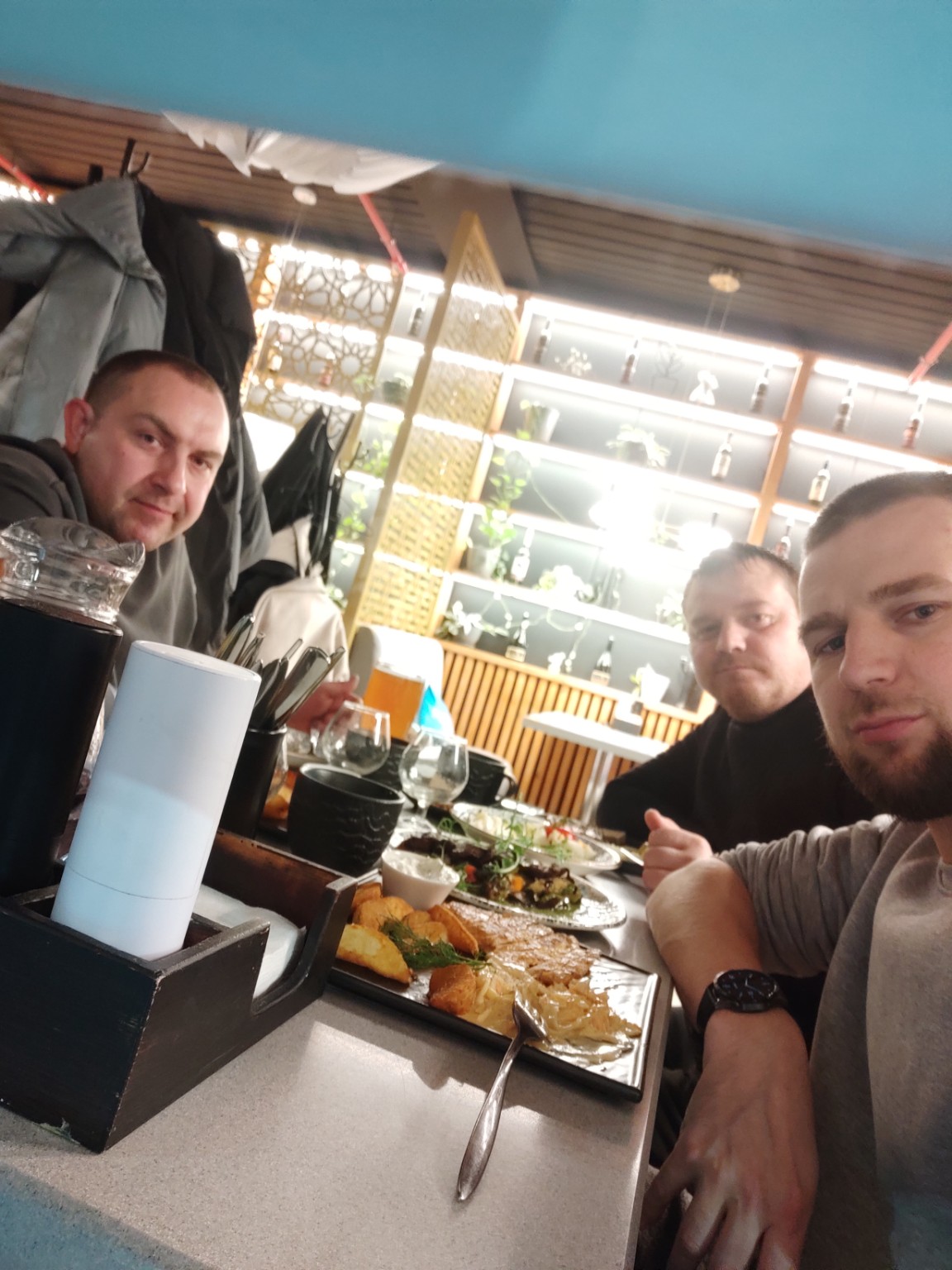 Изображение задачи: Реши задачу: Сделать фото в Советском стиле