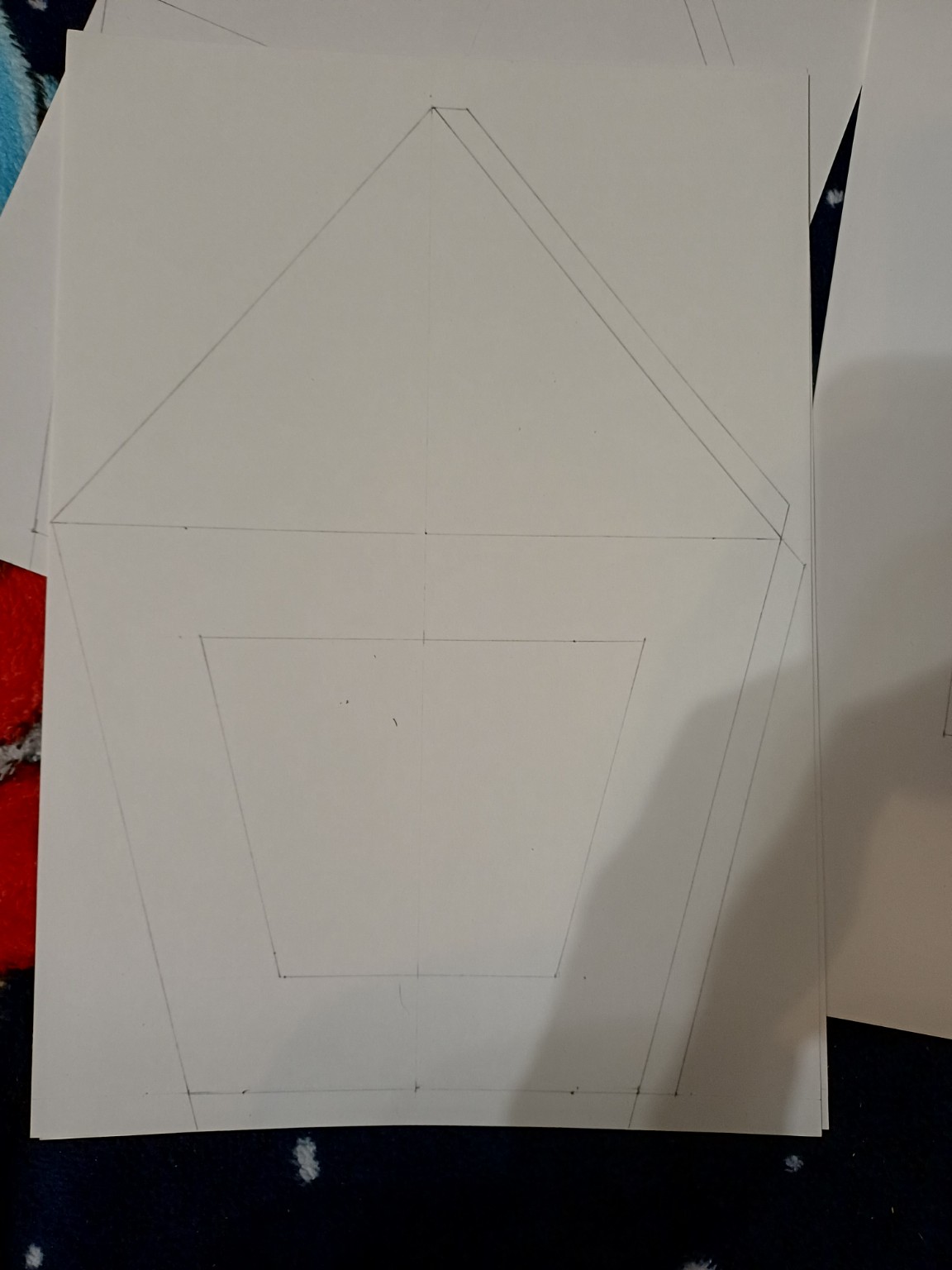 Изображение задачи: Склеить фонарик и украсить