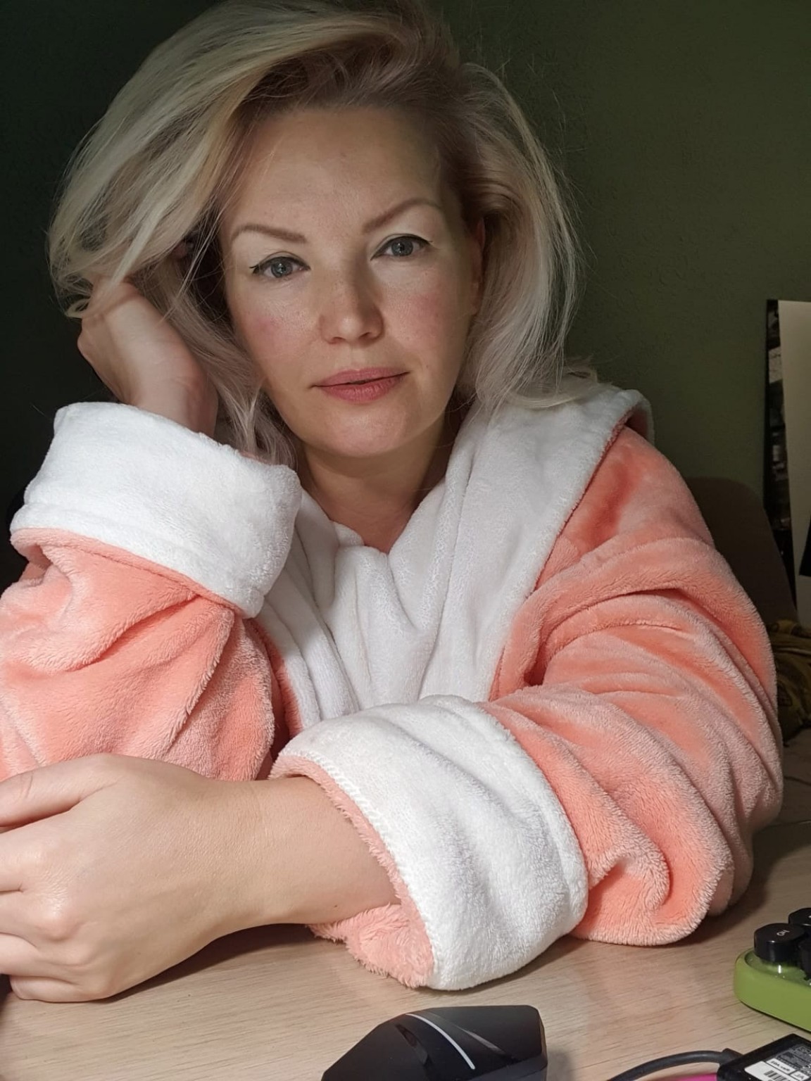 Изображение задачи: Реши задачу: На этих фотографиях моя мама, на неко