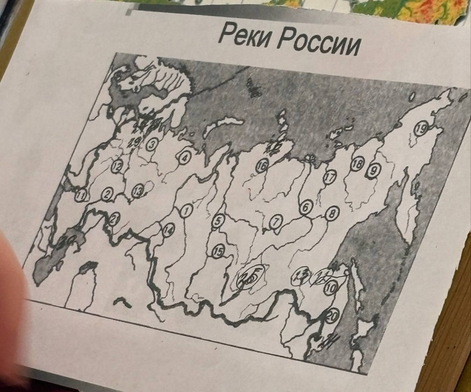 Изображение задачи: Назови реки и озера и тд которые отмечены цифрами 