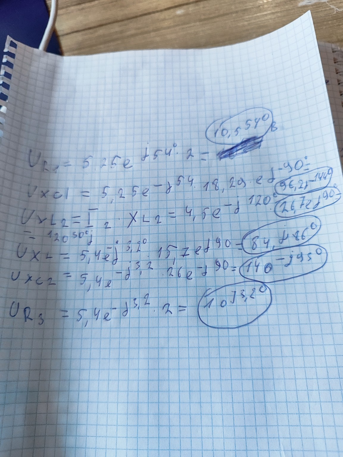 Изображение задачи: Построй векторную диаграмму напряжений