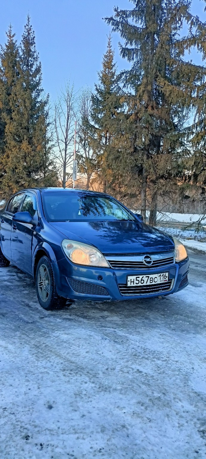 Изображение задачи: Солнце едва пробивалось сквозь густую листву, когд