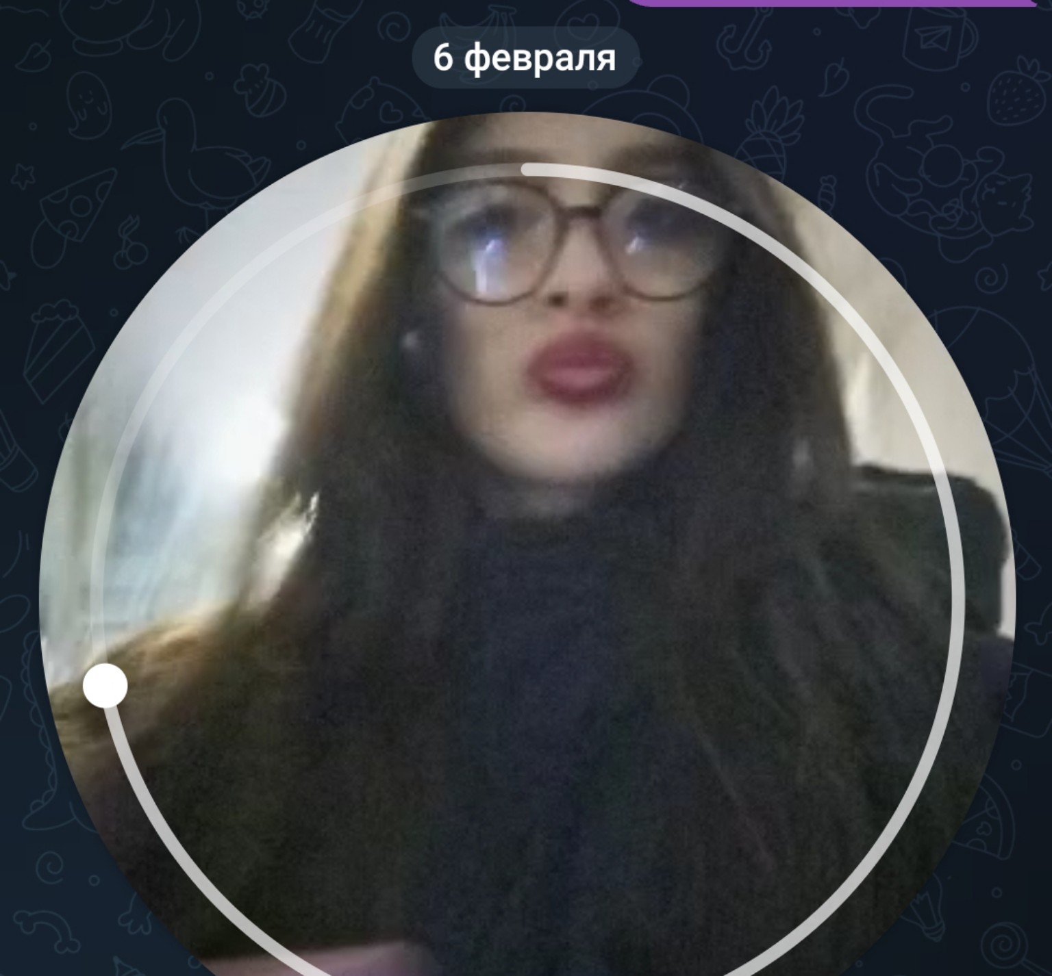 Изображение задачи: описание черт лица на фотографии.кто на ней изобра